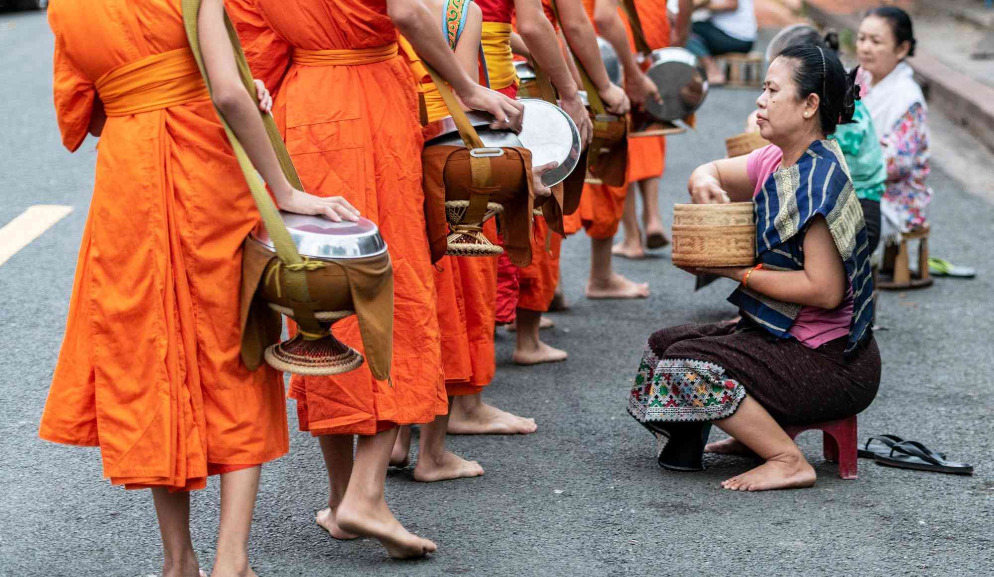 去老挝旅游想看布施？老挝看布施注意事项你要了解！